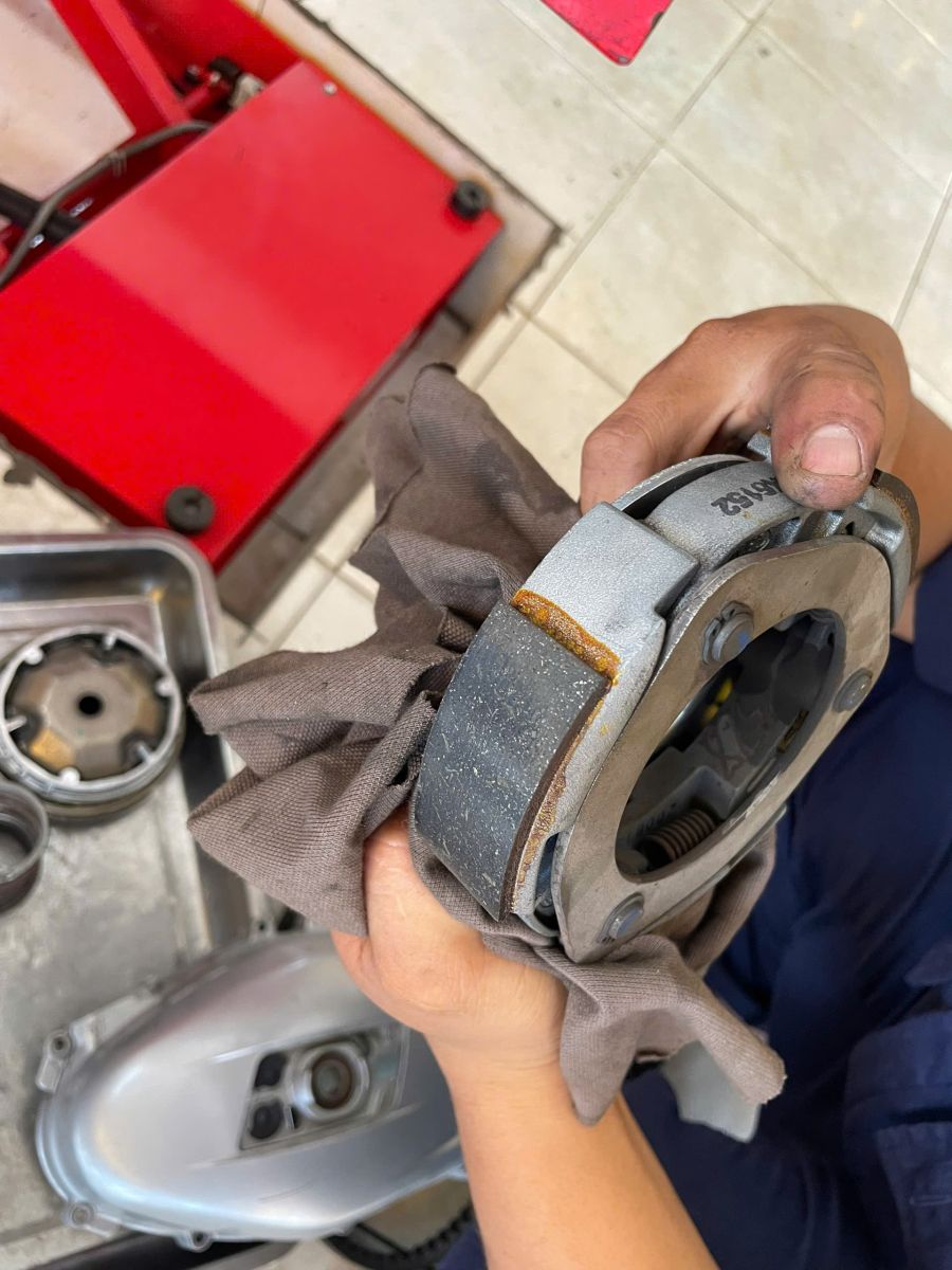 Bảo dưỡng nồi xe máy Vespa
